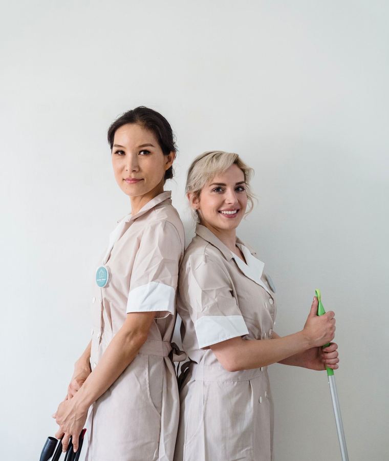 Personnel d'entretien professionnel en uniforme